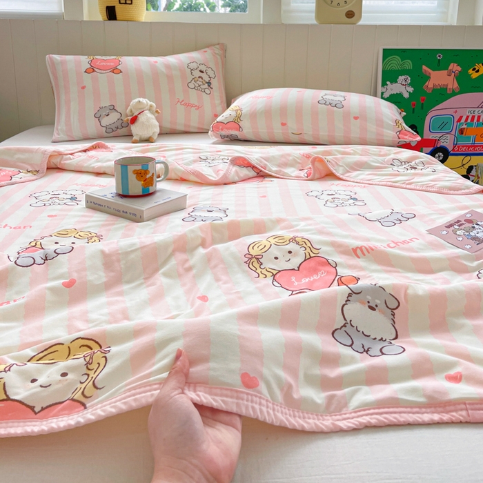 91家纺网 家纺一手货源 找家纺 金爱家2025新款A类高品质正版授权miiiiichan可爱卡通狗狗白熊女孩牛奶丝针织棉夏被 针织棉miiiiichan-爱心女孩