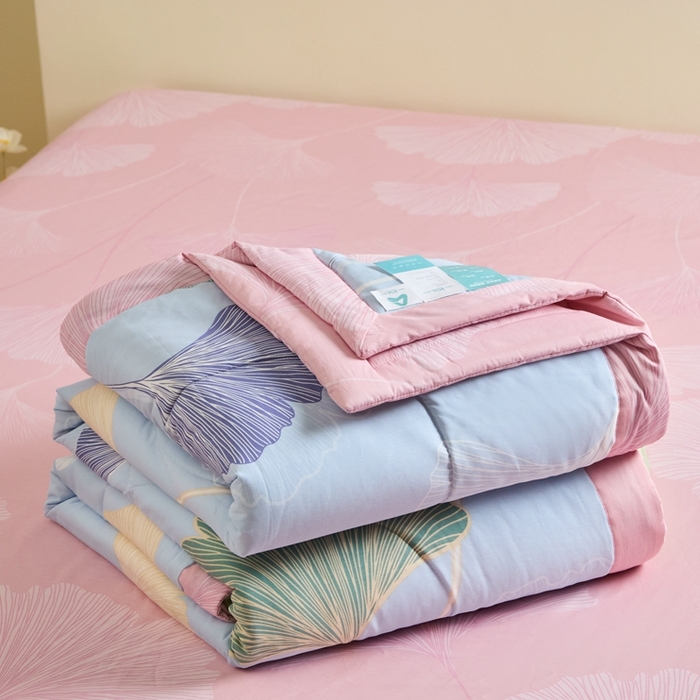 91家纺网 家纺一手货源 找家纺 珂博家纺2025新款亲肤全棉印花夏被 蝶舞杏运