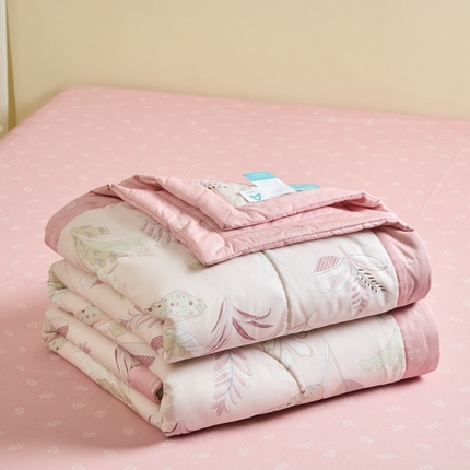 珂博家纺2025新款亲肤全棉印花夏被 多巴胺粉