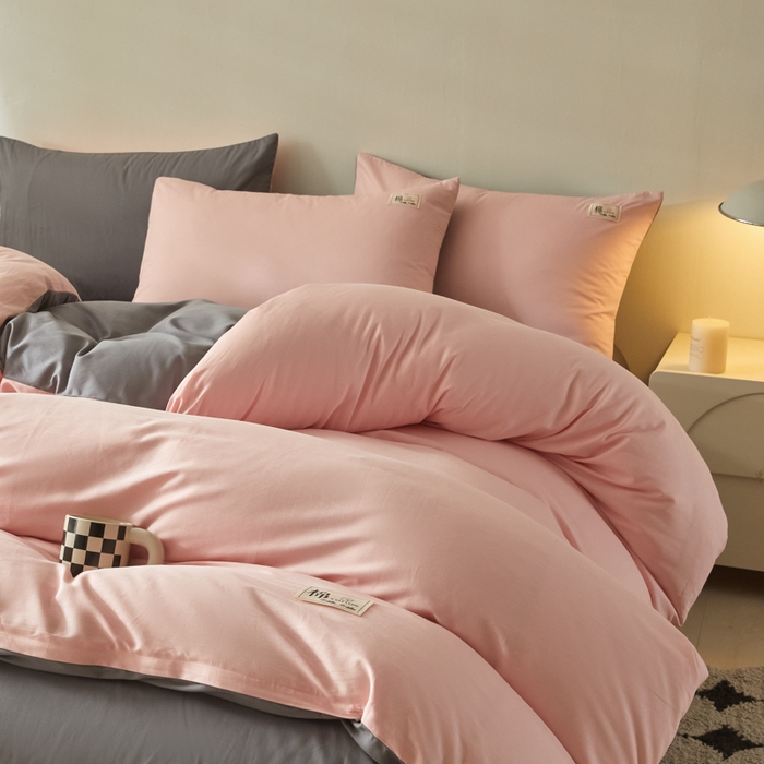 91家纺网 家纺一手货源 找家纺 莱通家纺 2025新款纯色双拼四件套 樱花粉+高级灰