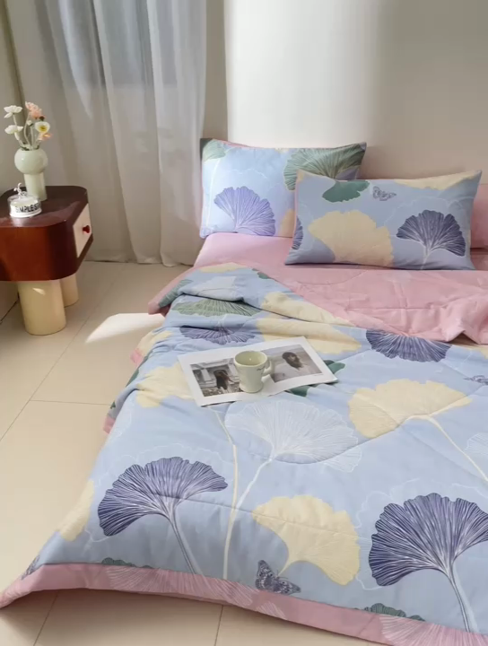 91家纺网 家纺一手货源 找家纺 珂博家纺2025新款亲肤全棉印花夏被 蝶舞杏运