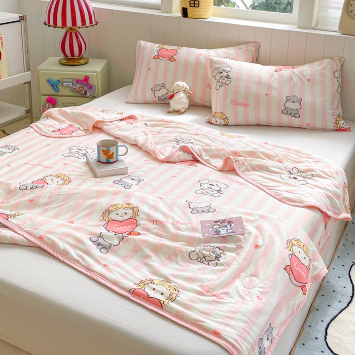 91家纺网 家纺一手货源 找家纺 （总）金爱家2025新款A类高品质正版授权miiiiichan可爱卡通狗狗白熊女孩牛奶丝针织棉夏被