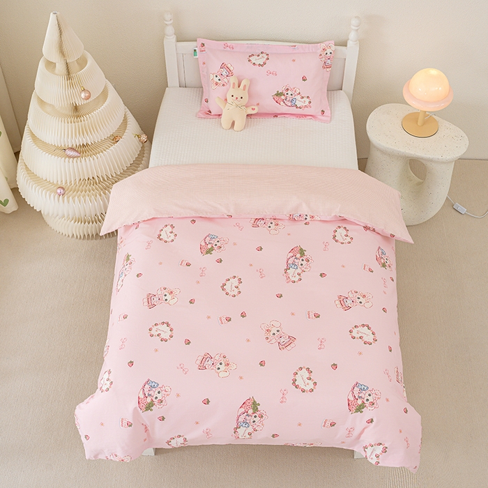 91家纺网 家纺一手货源 找家纺 良佐生活 2025新款高支高密全棉儿童被套 草莓小兔