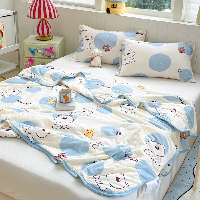 91家纺网 家纺一手货源 找家纺 金爱家2025新款A类高品质正版授权miiiiichan可爱卡通狗狗白熊女孩牛奶丝针织棉夏被 针织棉miiiiichan-波点白熊