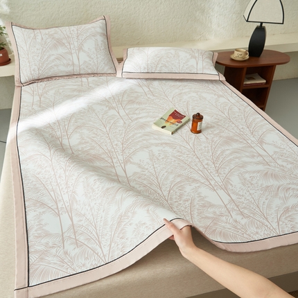 91家纺网 家纺一手货源 找家纺 晨曦2025春夏新款凉感丝轻奢风印花凉席床席三件套 长夏-浅咖