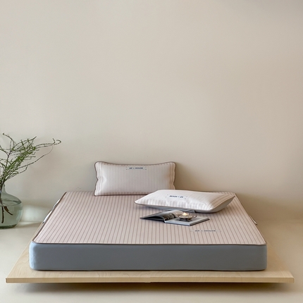 91家纺网 家纺一手货源 找家纺 三味舒屋 2025新款时尚简约小年轻专属900D高端养生印花冰藤凉席 摩普米-床笠款