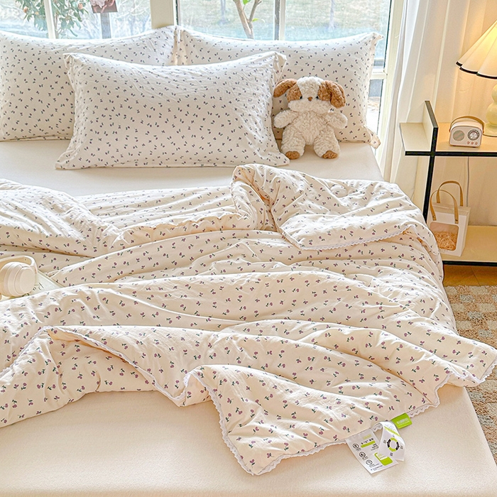 91家纺网 家纺一手货源 找家纺 创优  2025新款有氧双层纱小清新印花小花边夏被夏凉被可机洗空调被子被芯 小花野 紫