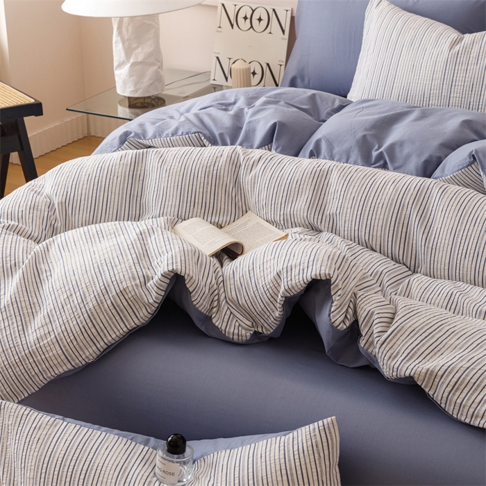 91家纺网 家纺一手货源 找家纺 忆生活家纺 2025新款全棉三层纱色织大提花条纹款四件套 初恋-宝石蓝