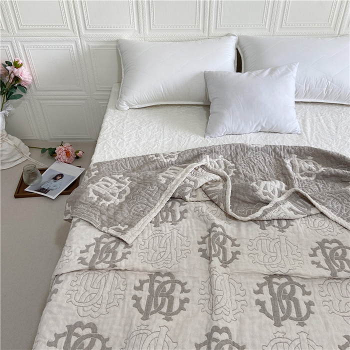 91家纺网 家纺一手货源 找家纺 （总）卡奥家纺 2025新款水洗全棉四层纱盖毯毛巾被夏凉被 