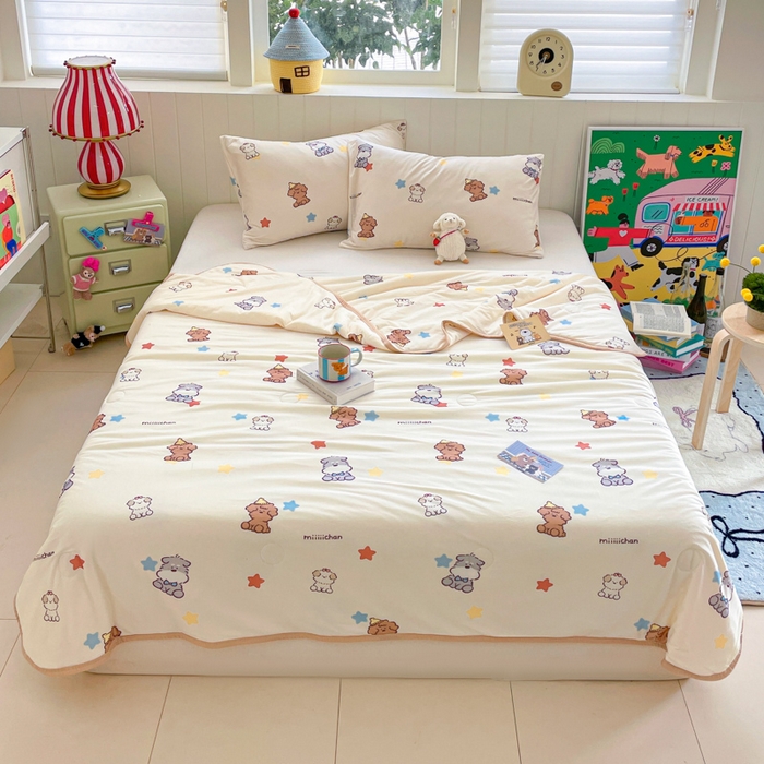 91家纺网 家纺一手货源 找家纺 金爱家2025新款A类高品质正版授权miiiiichan可爱卡通狗狗白熊女孩牛奶丝针织棉夏被 针织棉miiiiichan-星星狗狗