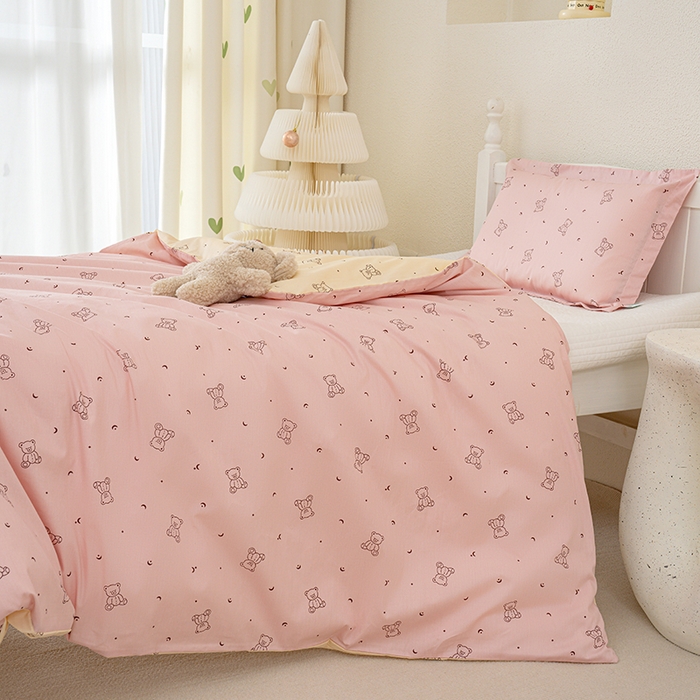 91家纺网 家纺一手货源 找家纺 良佐生活 2025新款高支高密全棉儿童被套 爱尼熊-粉