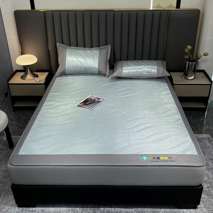 91家纺网 家纺一手货源 找家纺 阿亮家居 2025新款凉席冰丝席三明治宽包边刺绣款粗冰丝凉席柔美绿（床笠款）