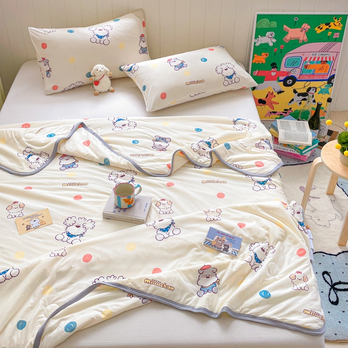 91家纺网 家纺一手货源 找家纺 金爱家2025新款A类高品质正版授权miiiiichan可爱卡通狗狗白熊女孩牛奶丝针织棉夏被 针织棉miiiiichan-彩点狗狗