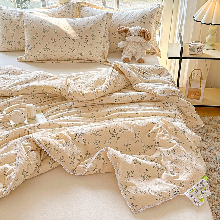 91家纺网 家纺一手货源 找家纺 创优  2025新款有氧双层纱小清新印花小花边夏被夏凉被可机洗空调被子被芯 森田野园