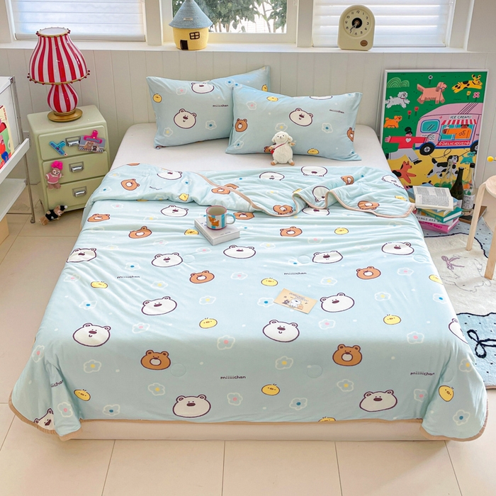 91家纺网 家纺一手货源 找家纺 金爱家2025新款A类高品质正版授权miiiiichan可爱卡通狗狗白熊女孩牛奶丝针织棉夏被 针织棉miiiiichan-开心白熊