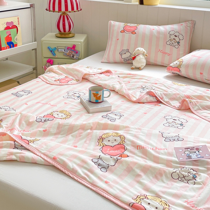 91家纺网 家纺一手货源 找家纺 金爱家2025新款A类高品质正版授权miiiiichan可爱卡通狗狗白熊女孩牛奶丝针织棉夏被 针织棉miiiiichan-爱心女孩