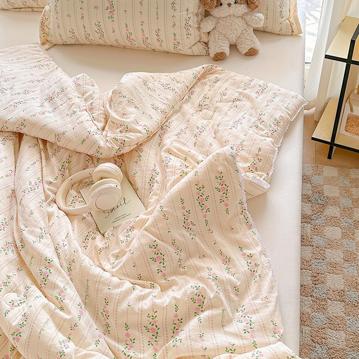 91家纺网 家纺一手货源 找家纺 创优  2025新款有氧双层纱小清新印花小花边夏被夏凉被可机洗空调被子被芯 粉黛花园