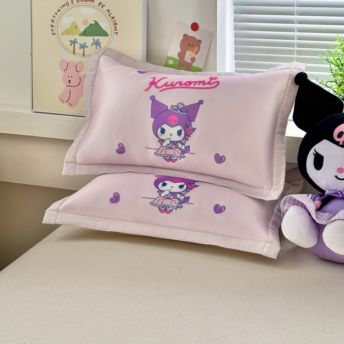 91家纺网 家纺一手货源 找家纺 博雅2025新款三丽欧冰丝单枕套 礼盒库洛米