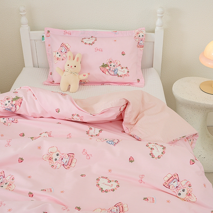 91家纺网 家纺一手货源 找家纺 良佐生活 2025新款高支高密全棉儿童被套 草莓小兔