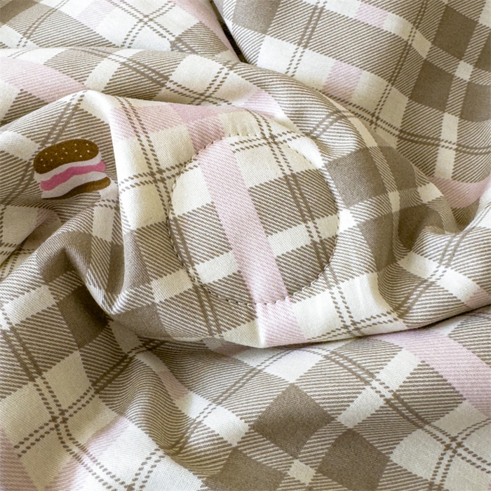 91家纺网 家纺一手货源 找家纺 2025新款全棉花边大豆夏被四件套 狗狗游园会