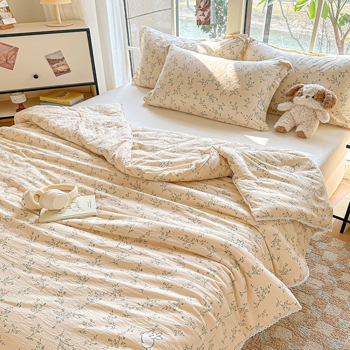 91家纺网 家纺一手货源 找家纺 创优  2025新款有氧双层纱小清新印花小花边夏被夏凉被可机洗空调被子被芯 森田野园