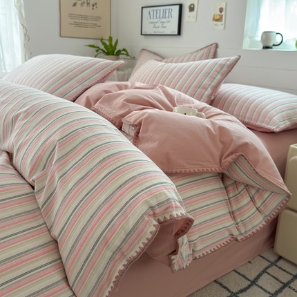 91家纺网 家纺一手货源 找家纺 2025新款A类全棉色织水洗棉贝壳绣条纹系列四件套 里恩豆沙