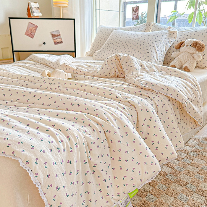 91家纺网 家纺一手货源 找家纺 创优  2025新款有氧双层纱小清新印花小花边夏被夏凉被可机洗空调被子被芯 小花野 紫