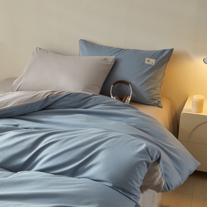 91家纺网 家纺一手货源 找家纺 莱通家纺 2025新款纯色双拼四件套 天空蓝+山灰