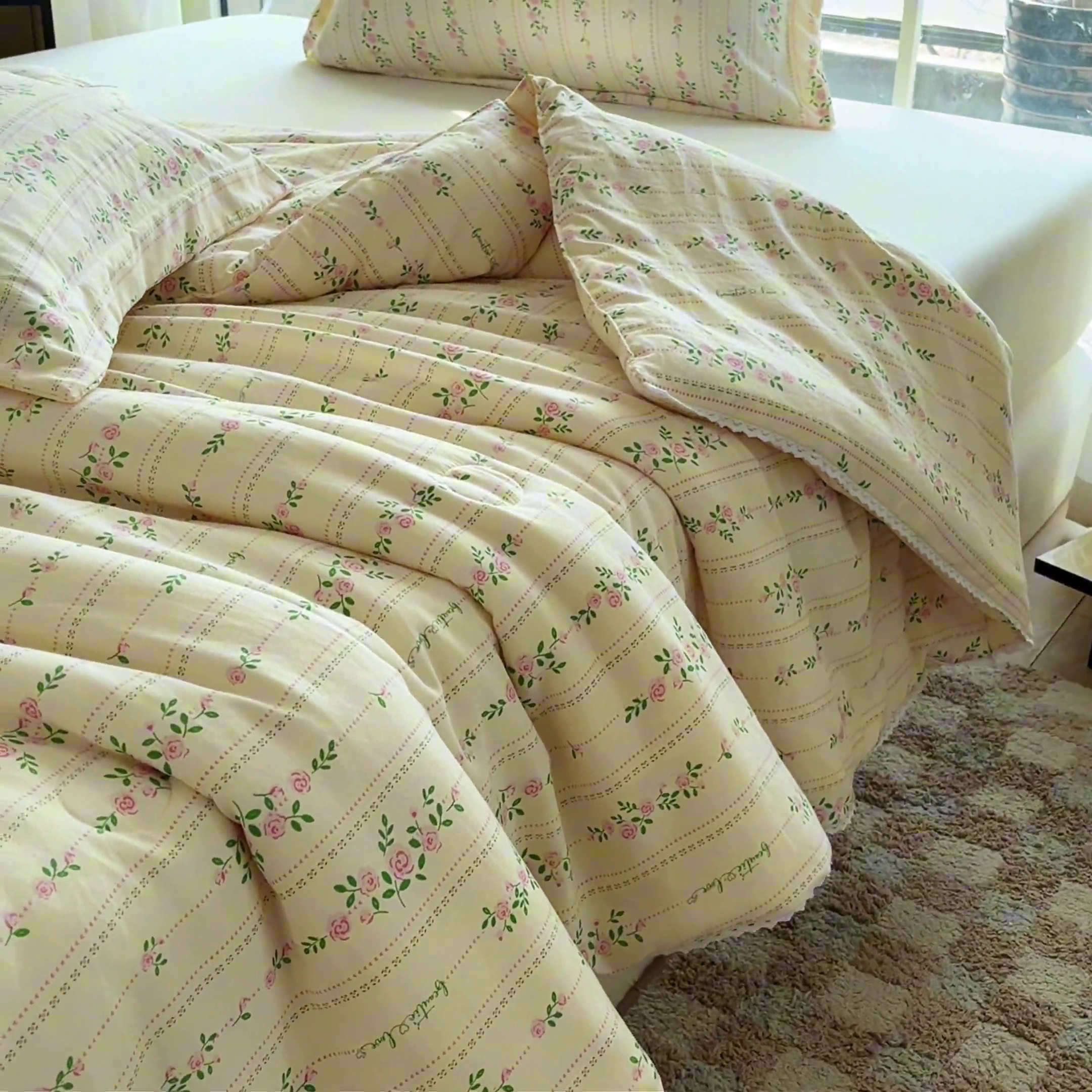 91家纺网 家纺一手货源 找家纺 创优  2025新款有氧双层纱小清新印花小花边夏被夏凉被可机洗空调被子被芯 粉黛花园