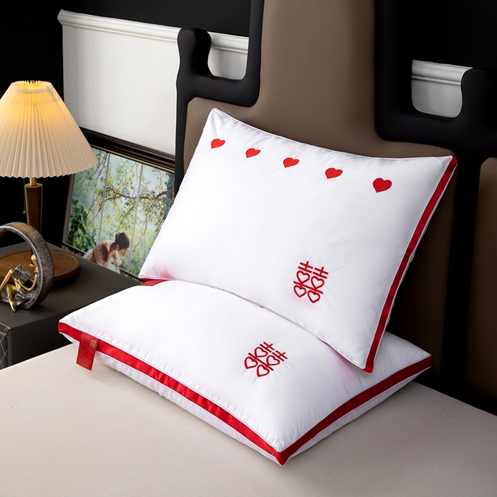 91家纺网 家纺一手货源 找家纺 枕之坊 2025新款婚庆羽丝枕枕头枕芯 心心相印