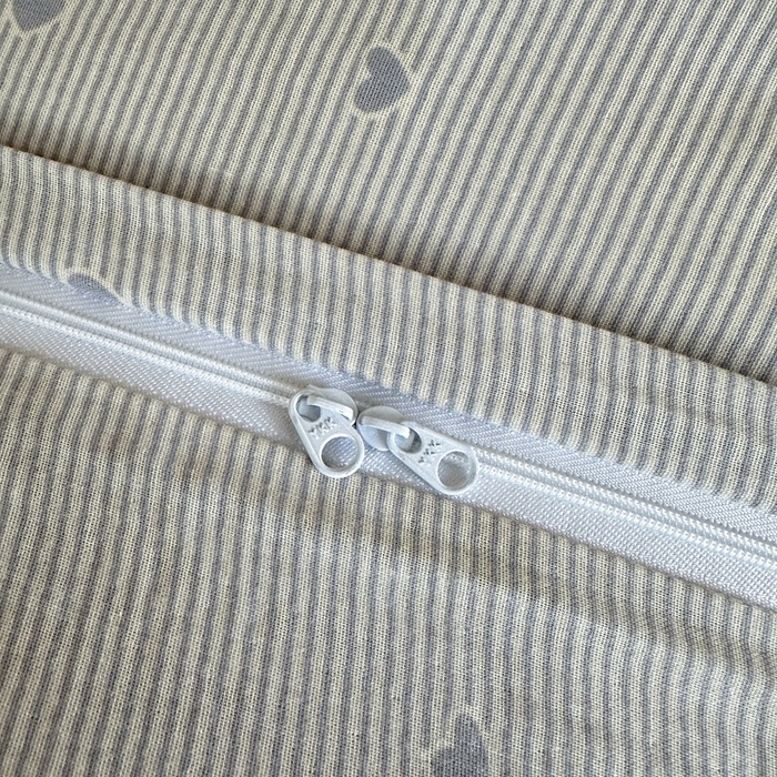 91家纺网 家纺一手货源 找家纺 亿梵家居 2025新款A类母婴级有氧全棉纯棉双层纱纯棉印花四件套-床拍图简单爱