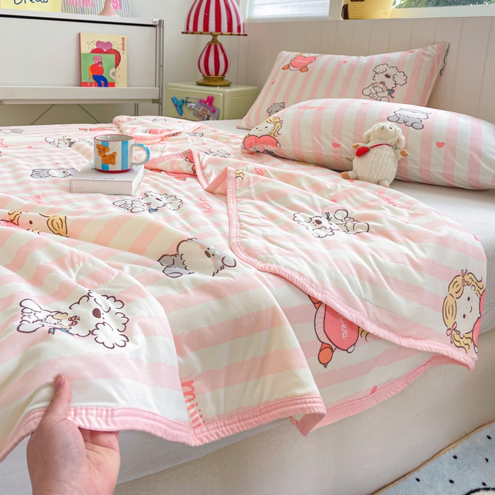 91家纺网 家纺一手货源 找家纺 金爱家2025新款A类高品质正版授权miiiiichan可爱卡通狗狗白熊女孩牛奶丝针织棉夏被 针织棉miiiiichan-爱心女孩