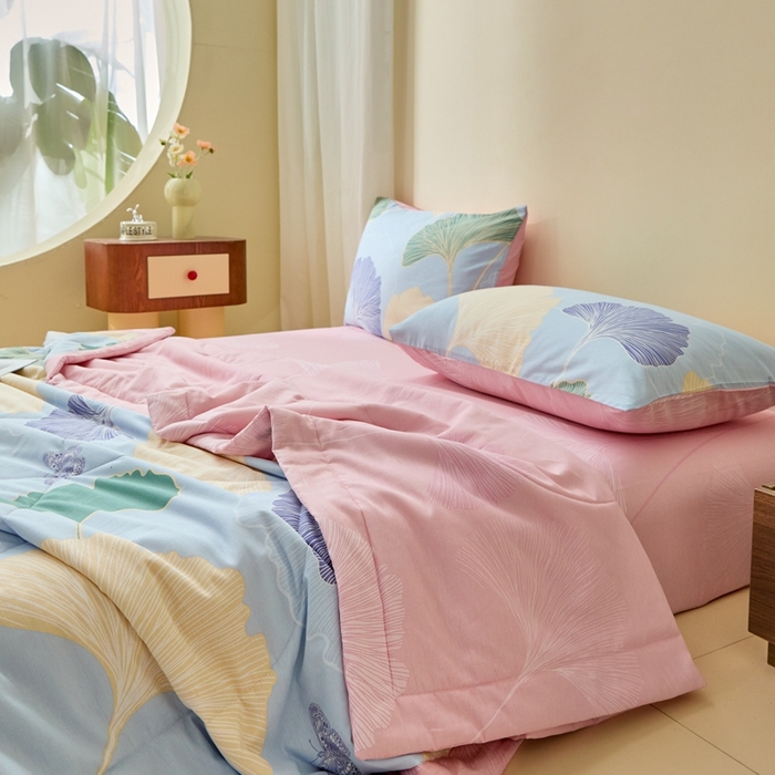 91家纺网 家纺一手货源 找家纺 珂博家纺2025新款亲肤全棉印花夏被 蝶舞杏运