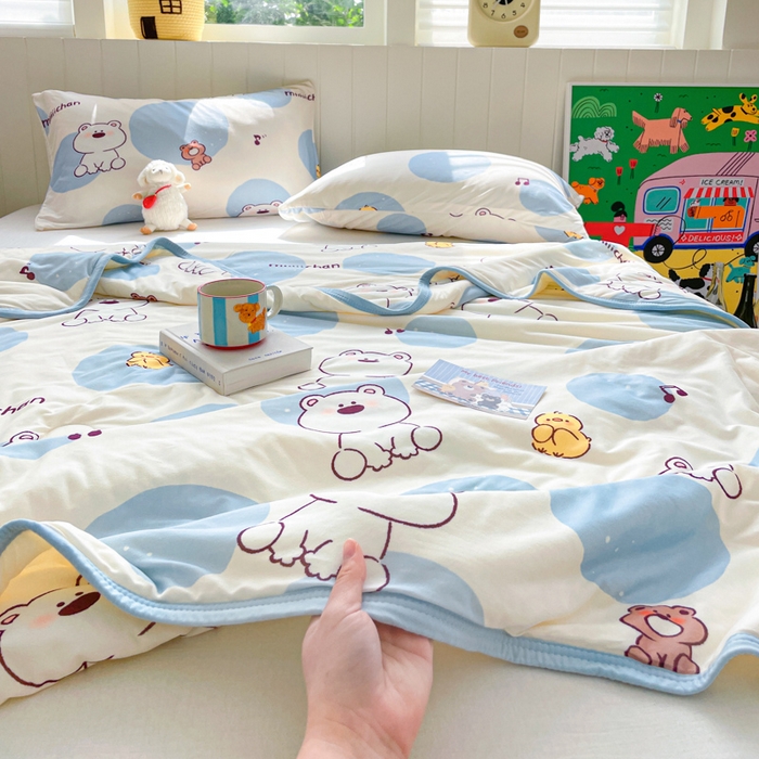 91家纺网 家纺一手货源 找家纺 金爱家2025新款A类高品质正版授权miiiiichan可爱卡通狗狗白熊女孩牛奶丝针织棉夏被 针织棉miiiiichan-波点白熊