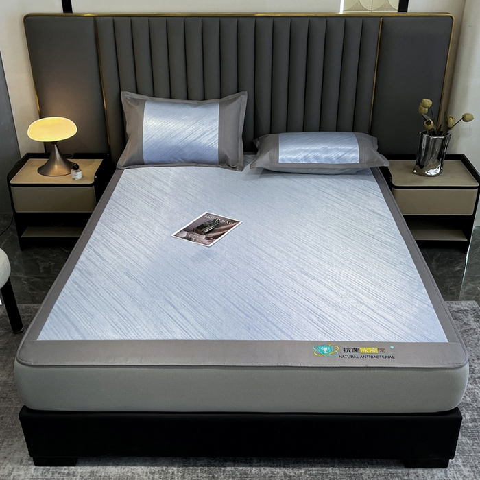 91家纺网 家纺一手货源 找家纺 阿亮家居 2025新款凉席冰丝席三明治宽包边刺绣款粗冰丝凉席流星雨紫灰（床笠款）