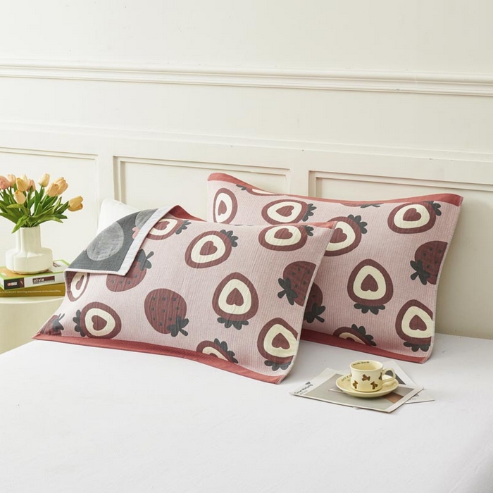 91家纺网 家纺一手货源 找家纺 2025新款纯棉加厚精梳棉纱布枕巾 草莓巧心 -豆粉 52*78cm/对