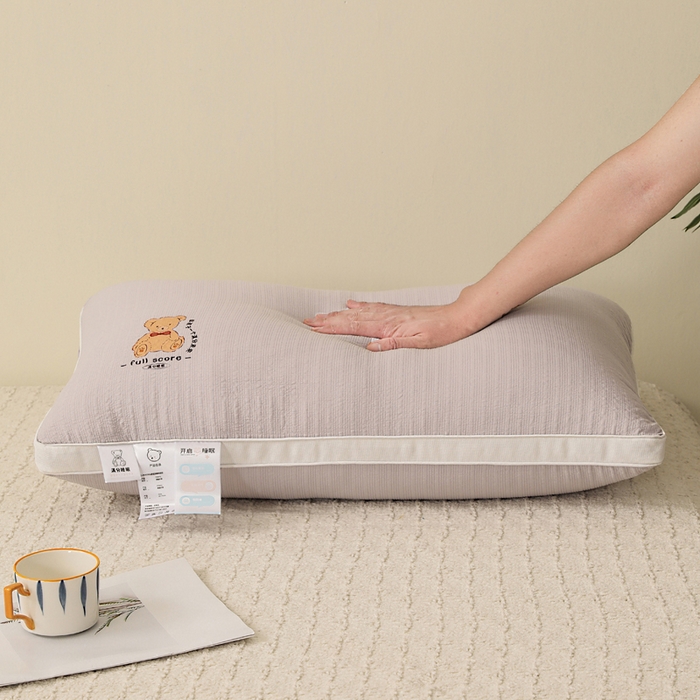 91家纺网 家纺一手货源 找家纺 （总）大熊枕芯 2025新款小熊泡泡纱羽丝绒枕芯