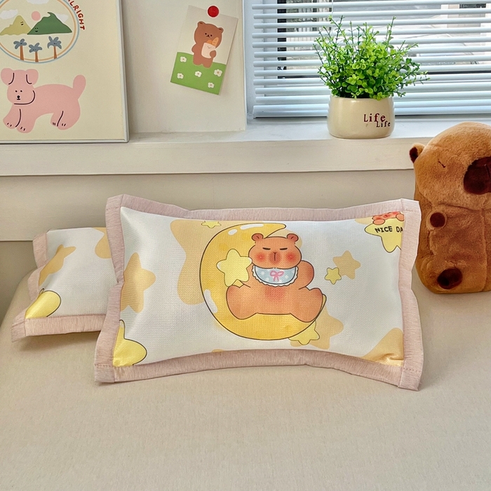 91家纺网 家纺一手货源 找家纺 博雅2025新款冰丝单枕套三丽欧，宇航员，卡皮 月亮卡皮巴拉