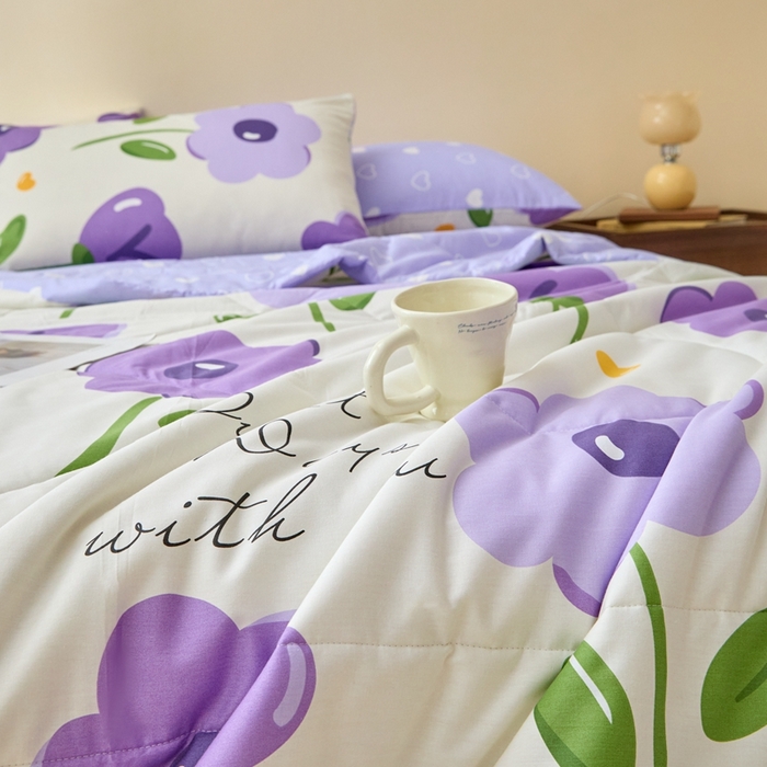 91家纺网 家纺一手货源 找家纺 珂博家纺2025新款亲肤全棉印花夏被 幽梦紫曦