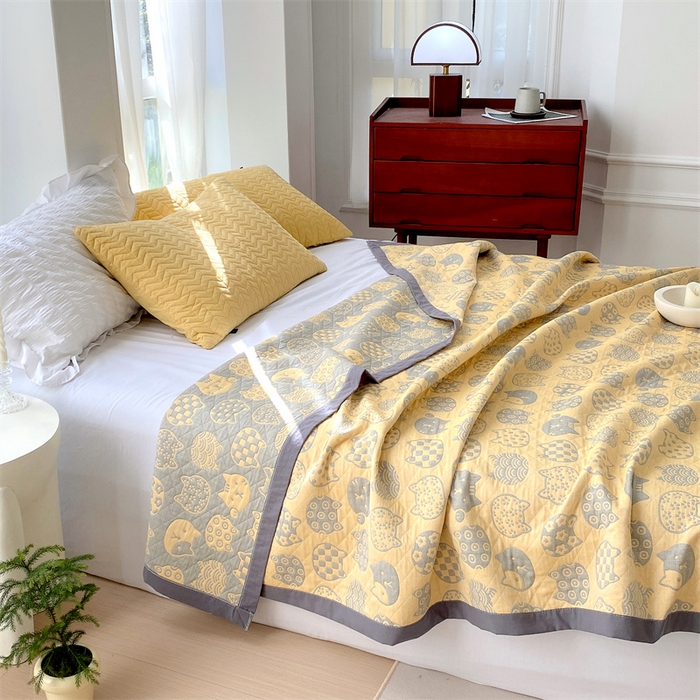 91家纺网 家纺一手货源 找家纺  2025新款a类全棉三层纱多功能毛巾被盖毯床单夏被空调被 百变猫咪-黄