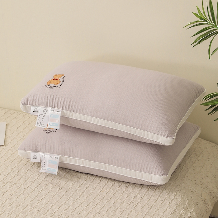 91家纺网 家纺一手货源 找家纺 （总）大熊枕芯 2025新款小熊泡泡纱羽丝绒枕芯