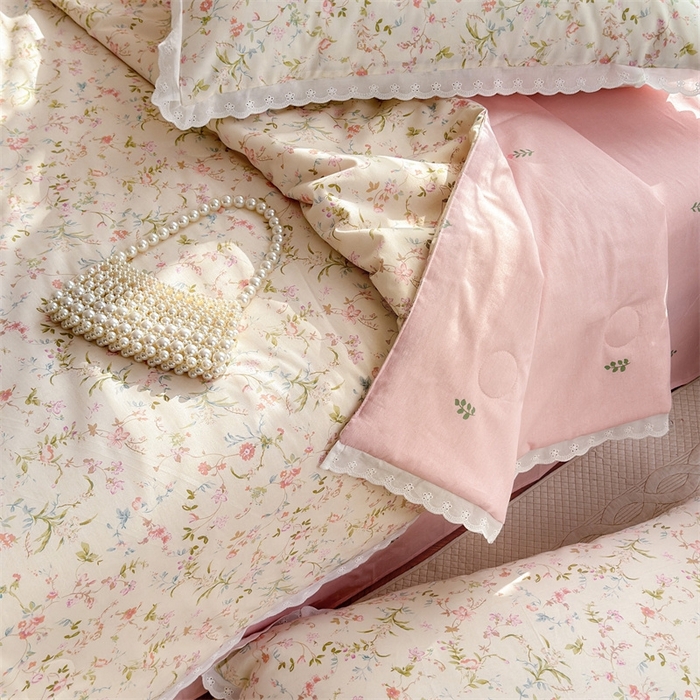 91家纺网 家纺一手货源 找家纺 2025新款全棉花边大豆夏被四件套 花蔓梦境