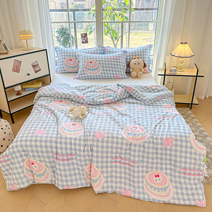 91家纺网 家纺一手货源 找家纺 创优  2025新款有氧双层纱小清新印花小花边夏被夏凉被可机洗空调被子被芯 蛋糕蓝格 kt