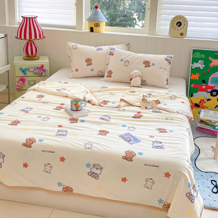 91家纺网 家纺一手货源 找家纺 金爱家2025新款A类高品质正版授权miiiiichan可爱卡通狗狗白熊女孩牛奶丝针织棉夏被 针织棉miiiiichan-星星狗狗