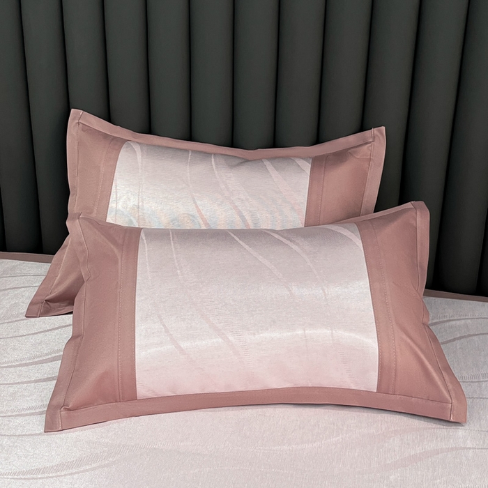 91家纺网 家纺一手货源 找家纺 阿亮家居 2025新款凉席冰丝席三明治宽包边刺绣款粗冰丝凉席柔美粉（床笠款）