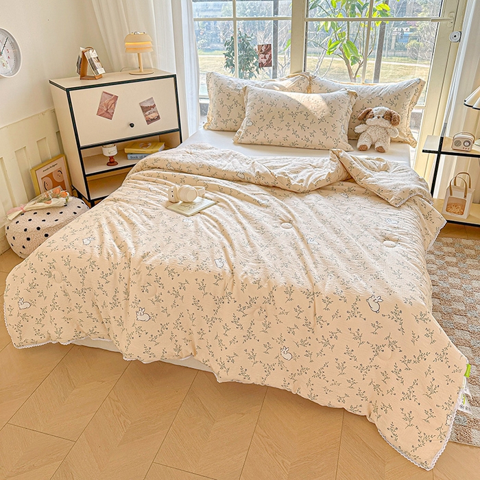 91家纺网 家纺一手货源 找家纺 创优  2025新款有氧双层纱小清新印花小花边夏被夏凉被可机洗空调被子被芯 森田野园