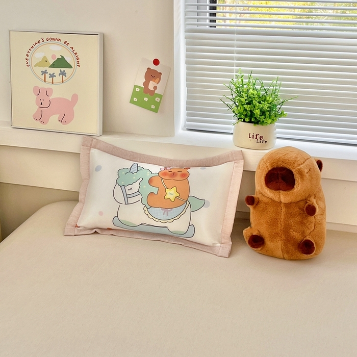 91家纺网 家纺一手货源 找家纺 博雅2025新款冰丝单枕套三丽欧，宇航员，卡皮 小马卡皮巴拉