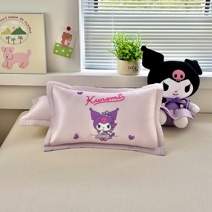 91家纺网 家纺一手货源 找家纺 博雅2025新款三丽欧冰丝单枕套 礼盒库洛米