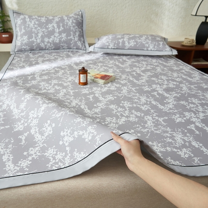 91家纺网 家纺一手货源 找家纺 晨曦2025春夏新款凉感丝轻奢风印花凉席床席三件套 素韵-高级灰