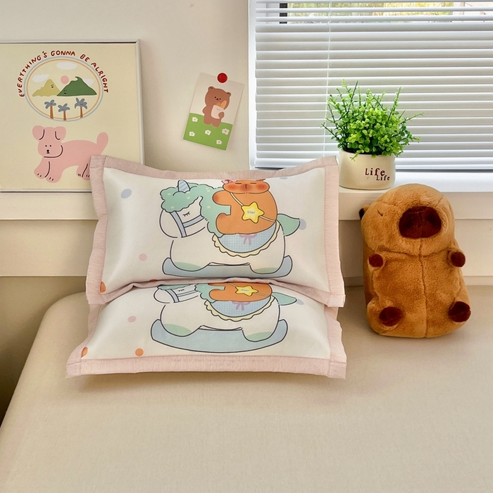 91家纺网 家纺一手货源 找家纺 博雅2025新款冰丝单枕套三丽欧，宇航员，卡皮 小马卡皮巴拉